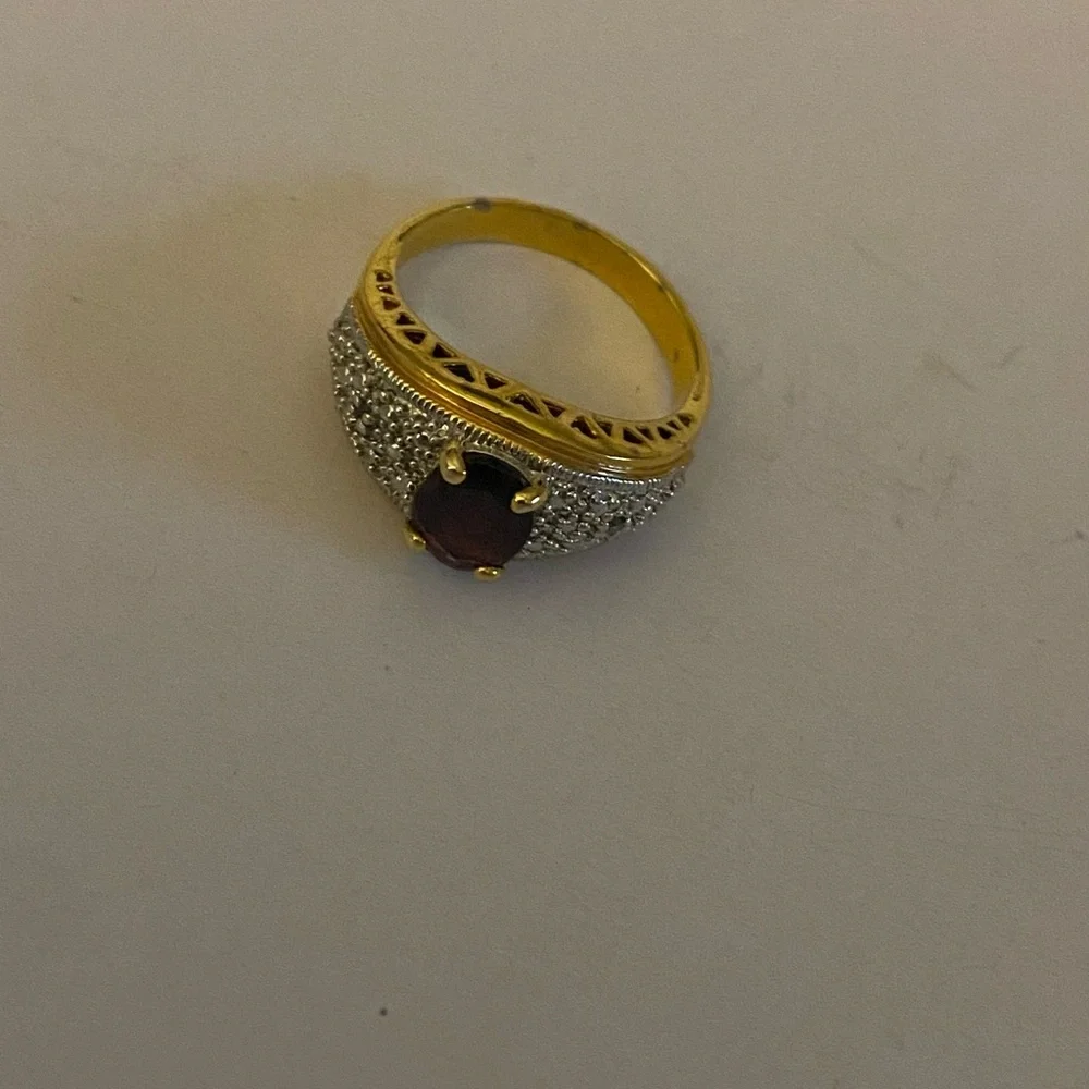 Elegant Gold and Silver Ring with Red Stone - Picture 2 of 3